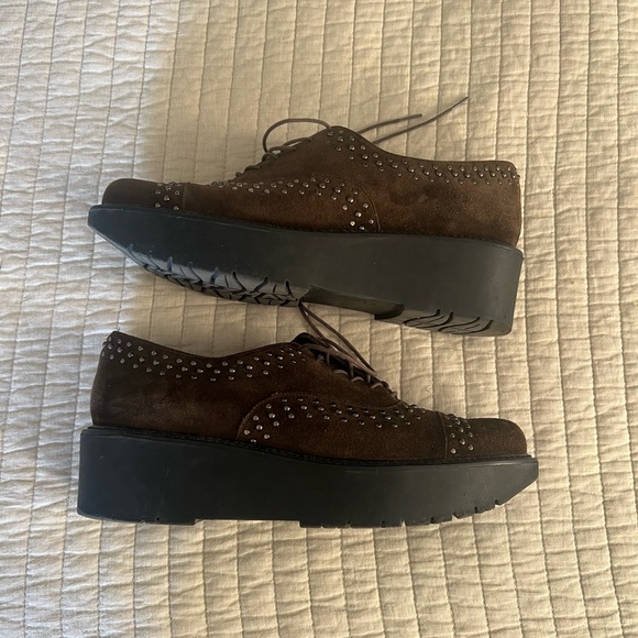 Stuart Weitzman ‘Zealot’ Suede Platform Oxfords - Picture 2 of 5